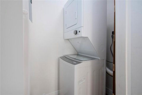 Condo in Sun City Center, Florida, 1 bedroom № 2101272 - photo 17