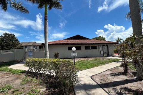 Condominio en alquiler en Bradenton, Florida, 2 dormitorios, 84.73 m2 № 1856649 - foto 11