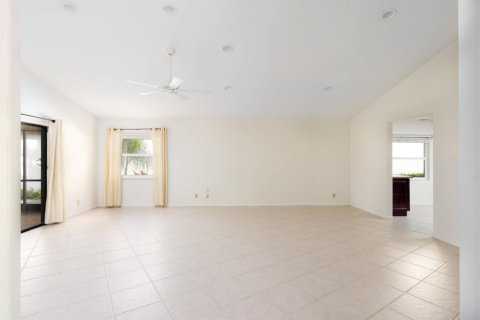 House in Palm Beach Gardens, Florida 3 bedrooms, 137.77 sq.m. № 2088127 - photo 5