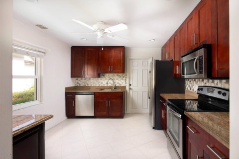 House in Palm Beach Gardens, Florida 3 bedrooms, 137.77 sq.m. № 2088127 - photo 6