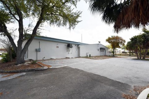 Propiedad comercial en venta en New Port Richey, Florida, 397.53 m2 № 1063909 - foto 6
