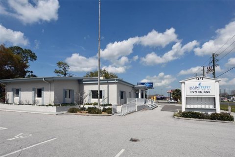 Propiedad comercial en venta en New Port Richey, Florida, 397.53 m2 № 1063909 - foto 8