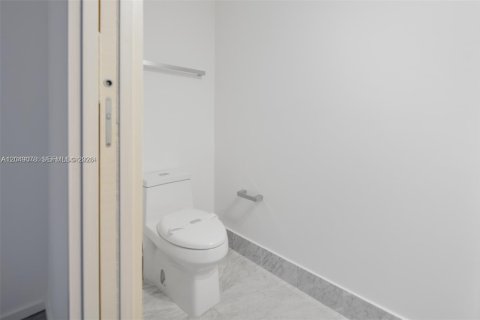 Copropriété à louer à Miami, Floride: 2 chambres, 103.96 m2 № 2240926 - photo 11