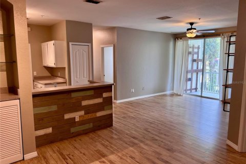 Condominio en alquiler en Orlando, Florida, 4 dormitorios, 121.98 m2 № 1918733 - foto 3