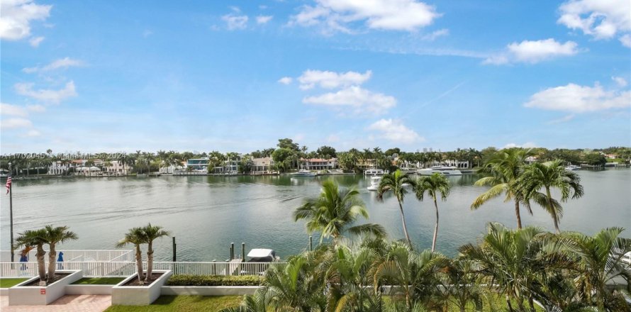 Condominio en Miami Beach, Florida, 2 dormitorios № 1864498