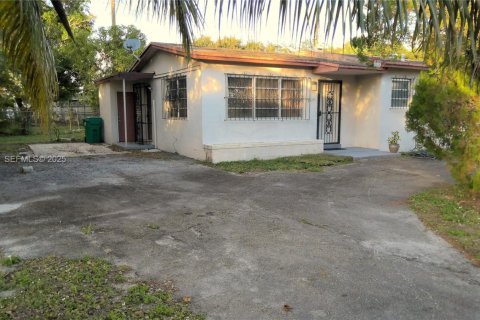 House in Miami Gardens, Florida 3 bedrooms, 103.86 sq.m. № 2035258 - photo 2