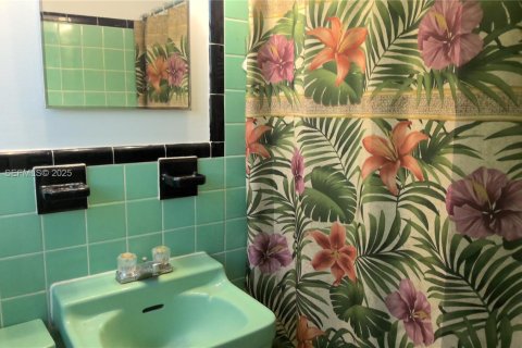 House in Miami Gardens, Florida 3 bedrooms, 103.86 sq.m. № 2035258 - photo 9