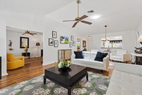 House in The Villages, Florida 3 bedrooms, 169.36 sq.m. № 1855541 - photo 13