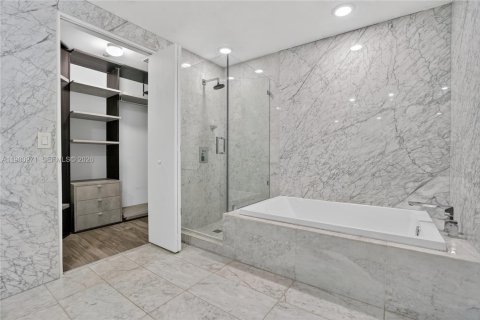 Copropriété à vendre à Miami, Floride: 2 chambres, 107.02 m2 № 2046403 - photo 11