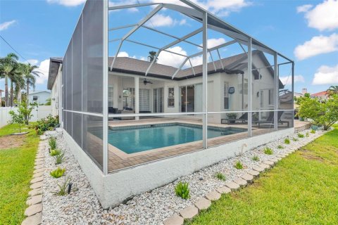 House in Belleair Beach, Florida 3 bedrooms, 194.35 sq.m. № 1876055 - photo 27