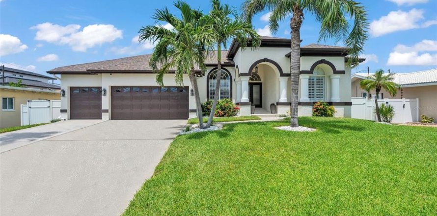 House in Belleair Beach, Florida 3 bedrooms, 194.35 sq.m. № 1876055