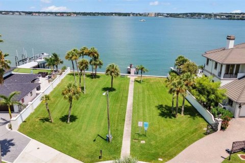 House in Belleair Beach, Florida 3 bedrooms, 194.35 sq.m. № 1876055 - photo 4