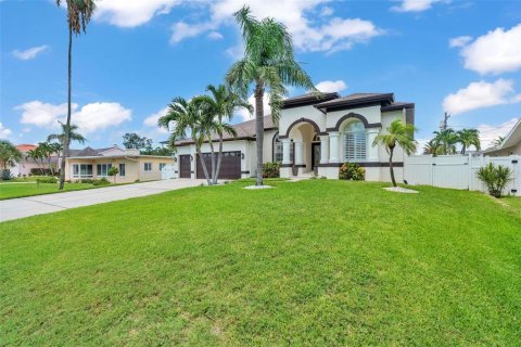 House in Belleair Beach, Florida 3 bedrooms, 194.35 sq.m. № 1876055 - photo 5