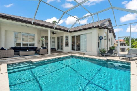 House in Belleair Beach, Florida 3 bedrooms, 194.35 sq.m. № 1876055 - photo 2