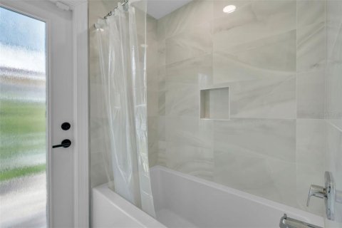 House in Belleair Beach, Florida 3 bedrooms, 194.35 sq.m. № 1876055 - photo 23