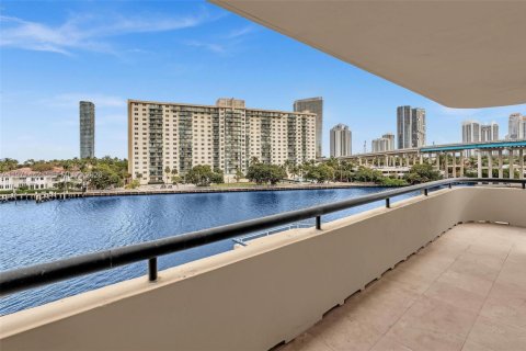 Condominio en alquiler en Aventura, Florida, 3 dormitorios, 220.27 m2 № 2032772 - foto 20