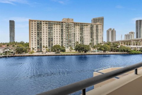 Condominio en alquiler en Aventura, Florida, 3 dormitorios, 220.27 m2 № 2032772 - foto 19