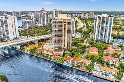 Condominio en Aventura, Florida, 3 dormitorios № 2032772