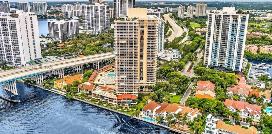 Condominio en Aventura, Florida, 3 dormitorios  № 2032772