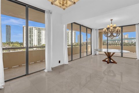 Condominio en alquiler en Aventura, Florida, 3 dormitorios, 220.27 m2 № 2032772 - foto 4
