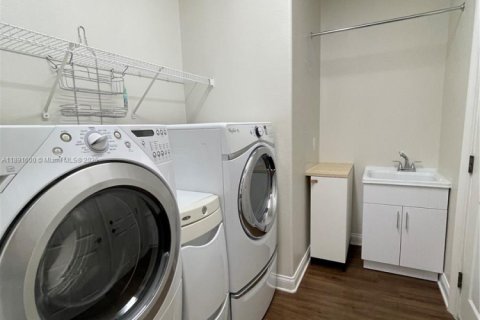 Купить виллу или дом в Орландо, Флорида 8 комнат, 260.22м2, № 1944019 - фото 25