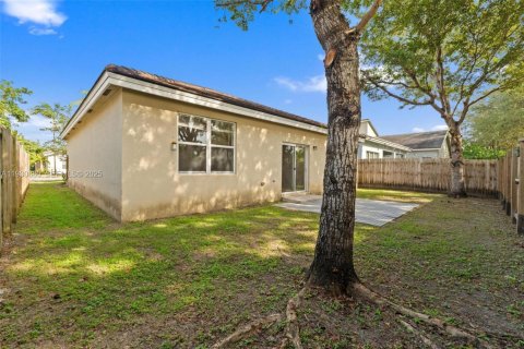 Снять в аренду виллу или дом в Хомстед, Флорида 3 спальни, 150.59м2, № 1991946 - фото 18