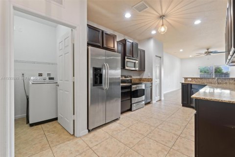 Снять в аренду виллу или дом в Хомстед, Флорида 3 спальни, 150.59м2, № 1991946 - фото 5