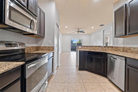 Снять в аренду виллу или дом в Хомстед, Флорида 3 спальни, 150.59м2, № 1991946 - фото 7