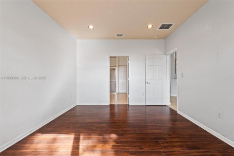 Снять в аренду виллу или дом в Хомстед, Флорида 3 спальни, 150.59м2, № 1991946 - фото 11