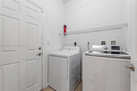 Снять в аренду виллу или дом в Хомстед, Флорида 3 спальни, 150.59м2, № 1991946 - фото 16