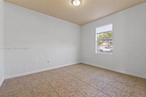 Снять в аренду виллу или дом в Хомстед, Флорида 3 спальни, 150.59м2, № 1991946 - фото 4