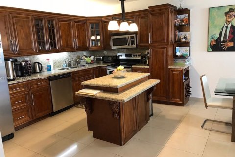 Condominio en alquiler en Sunny Isles Beach, Florida, 2 dormitorios, 142.79 m2 № 1993288 - foto 3