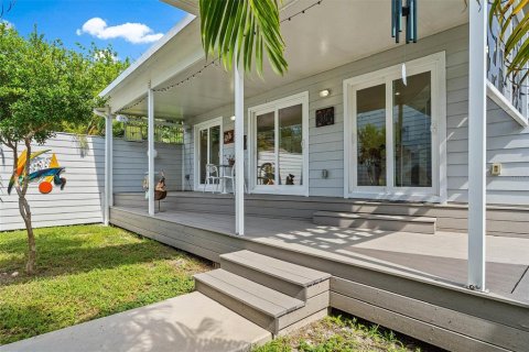 House in Saint Petersburg, Florida 3 bedrooms, 105.91 sq.m. № 1593435 - photo 25