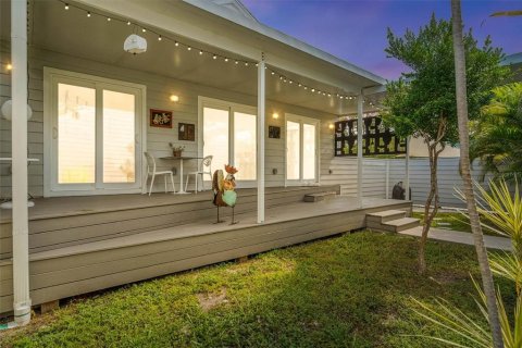 House in Saint Petersburg, Florida 3 bedrooms, 105.91 sq.m. № 1593435 - photo 30