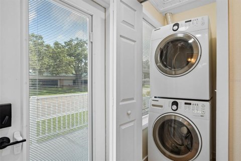 House in Saint Petersburg, Florida 3 bedrooms, 105.91 sq.m. № 1593435 - photo 23