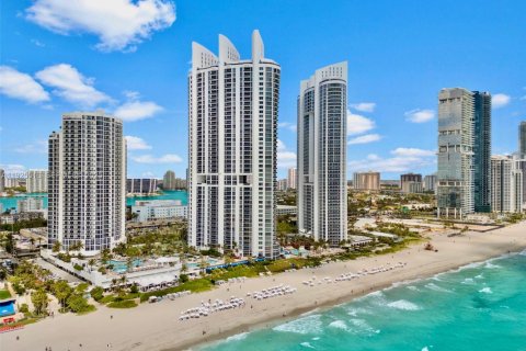 Hotel en venta en Sunny Isles Beach, Florida, 51.19 m2 № 1984027 - foto 26