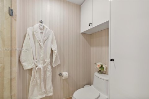 Hotel en venta en Sunny Isles Beach, Florida, 51.19 m2 № 1984027 - foto 18