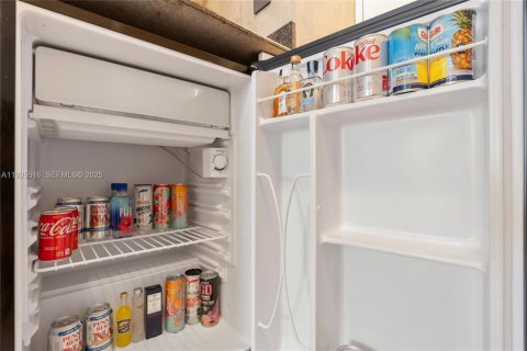 Hotel en venta en Sunny Isles Beach, Florida, 51.19 m2 № 1984027 - foto 22