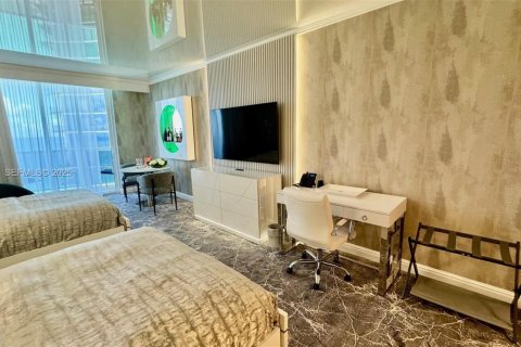 Hotel en venta en Sunny Isles Beach, Florida, 51.19 m2 № 1984027 - foto 13