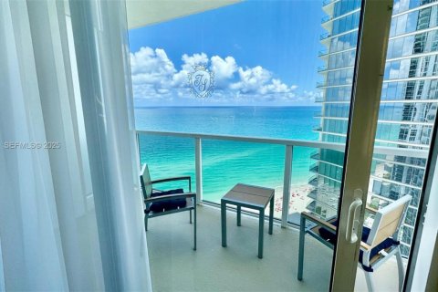 Hotel en venta en Sunny Isles Beach, Florida, 51.19 m2 № 1984027 - foto 24