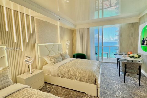 Hotel en venta en Sunny Isles Beach, Florida, 51.19 m2 № 1984027 - foto 7