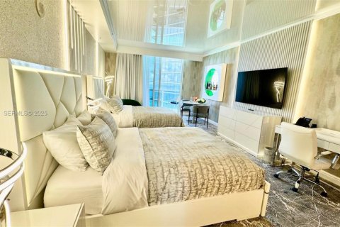 Hotel en venta en Sunny Isles Beach, Florida, 51.19 m2 № 1984027 - foto 9