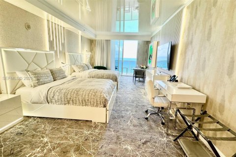 Hotel en venta en Sunny Isles Beach, Florida, 51.19 m2 № 1984027 - foto 11