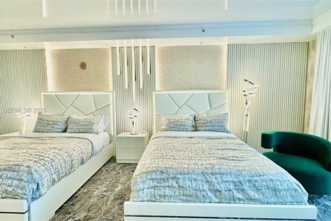 Hotel en venta en Sunny Isles Beach, Florida, 51.19 m2 № 1984027 - foto 8