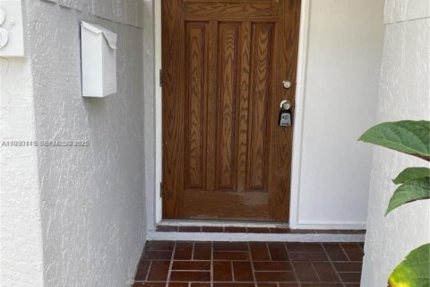 Купить таунхаус в Норт-Лодердейл, Флорида 3 спальни, 136.75м2, № 1988650 - фото 1