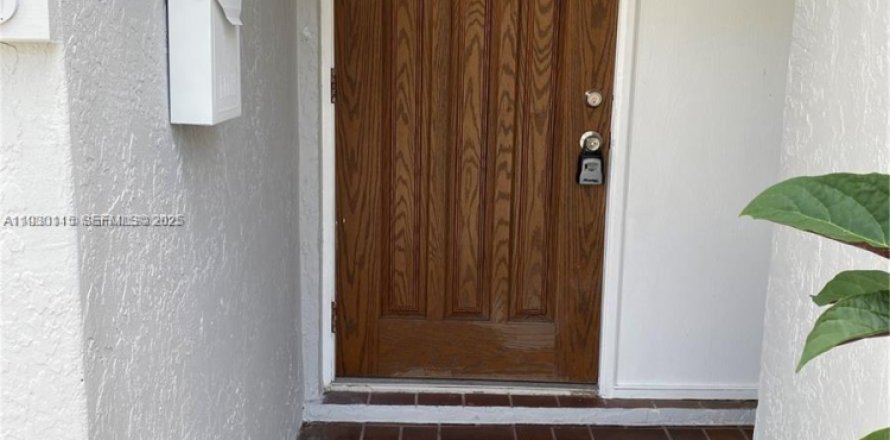 Таунхаус в Норт-Лодердейл, Флорида 3 спальни, 136.75м2 № 1988650