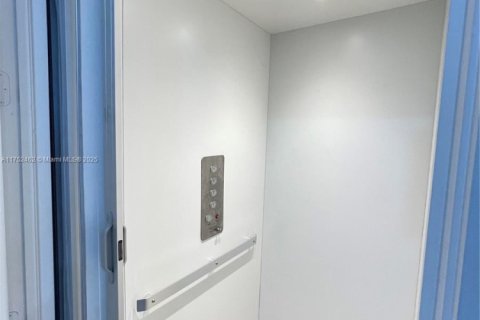 Adosado en venta en Doral, Florida, 3 dormitorios, 246.56 m2 № 1937988 - foto 25