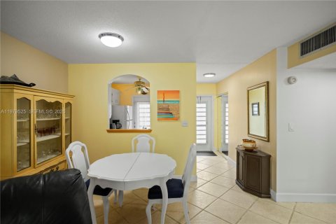 Condominio en venta en Lauderhill, Florida, 2 dormitorios, 80.82 m2 № 2043936 - foto 7