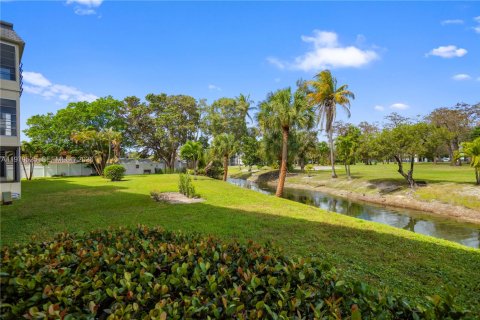 Condominio en Lauderhill, Florida, 2 dormitorios  № 2043936