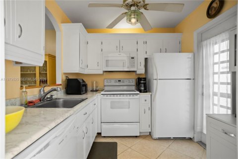 Condominio en venta en Lauderhill, Florida, 2 dormitorios, 80.82 m2 № 2043936 - foto 2